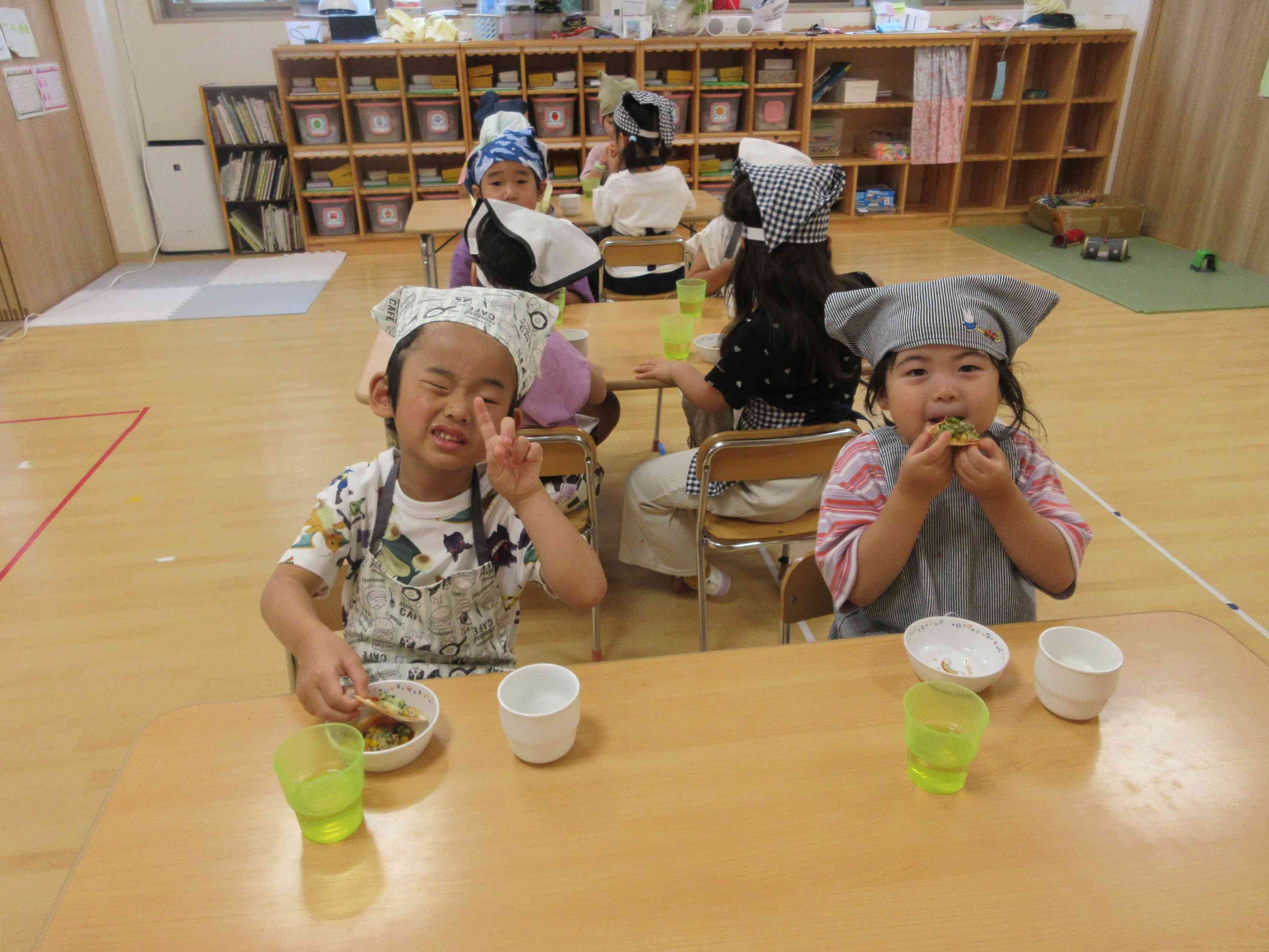 食育】ぎょうざの皮でピザを作ったよ☆（4・5歳児）｜ニチイキッズ都島